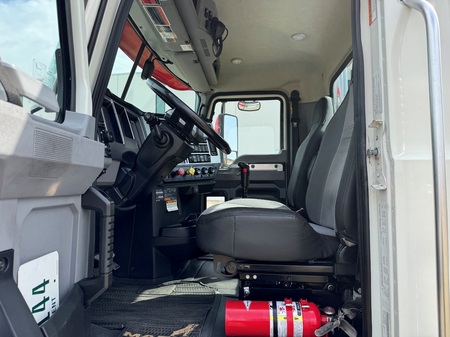 Used 2023 Mack Anthem Daycab - image 12